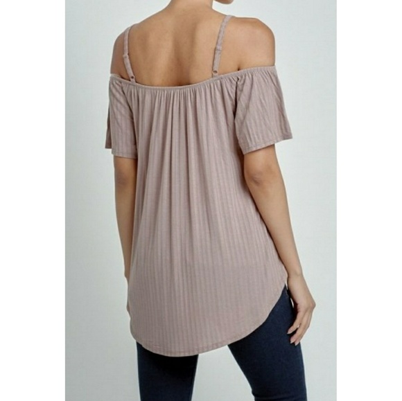 🌿COLD SHOULDER TOP 🌿 - Picture 2 of 4